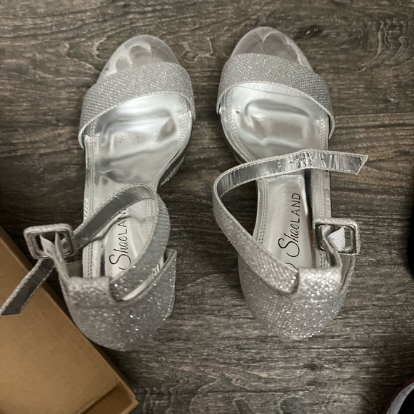 Silver shiny heels with platform - Picture 3 of 7